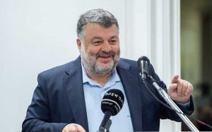 Θεόφιλος για την υποψηφιότητα Παρίση: ''Χαιρετίζουμε κι υπενθυμίζουμε''