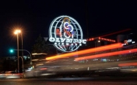 Το σήμα της Ολυμπιακής στη λεωφόρο Βουλιαγμένης επέστρεψε -Φωτίστηκε ξανά μετά από 20 χρόνια [εικόνες]