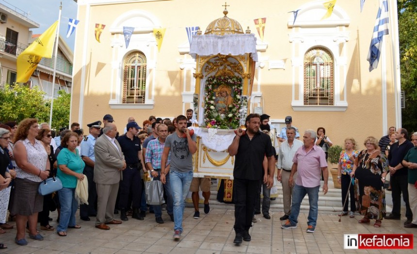 Επέστρεψε στη βάση της, η Παναγία Δραπανιώτισσα (εικόνες)