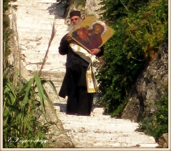 Όποιος έχει δική του βάρκα μπορεί να μας συναντήσει στον Δία!