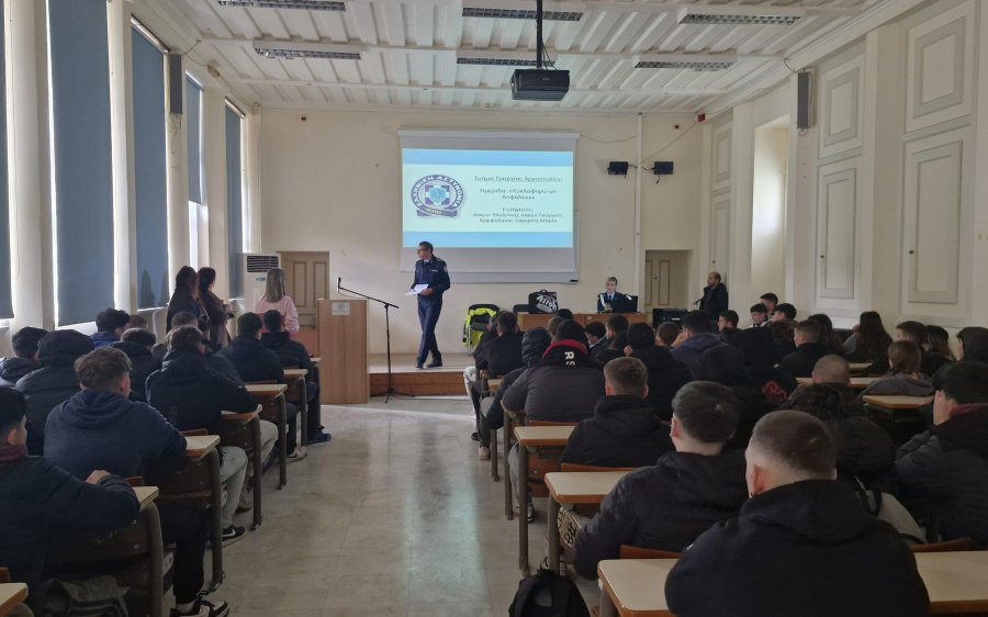 Ενημερωτική δράση οδικής ασφάλειας από την Τροχαία Αργοστολίου στο ΕΠΑΛ Ληξουρίου