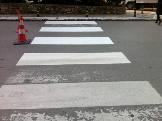 Σχόλιο για τις διαβάσεις πεζών: Τα... χειροκροτήματα της ντροπής!