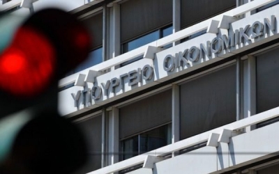 Από τη Δευτέρα θα ισχύσει η μείωση του ΦΠΑ – Που και πόσο μειώνεται