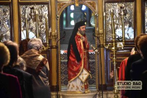 Ο Αρχιμανδρίτης Σπ. Πετεινάτος τέλεσε τη Θεία Λειτουργία της Κυριακής των Βαΐων στην Αγία Τριάδα Ναυπλίου