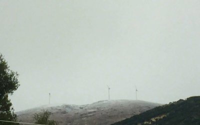 Περισσότερες και πιο πυκνές χιονοπτώσεις στον Αίνο - "Πασπάλισμα" στην κορυφή των Διλινάτων