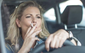 Κάπνισμα &amp; οδήγηση: Πρόστιμα από 1.500 ευρώ και αφαίρεση διπλώματος