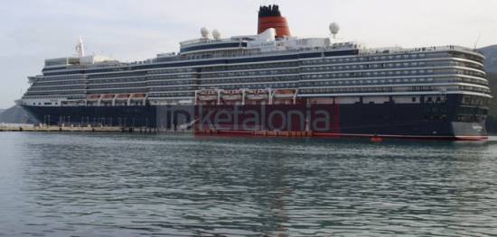 Το επιβλητικό “Queen Elisabeth” στο Αργοστόλι!