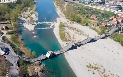 Κατέρρευσε γέφυρα στην Ιταλία (φωτο)