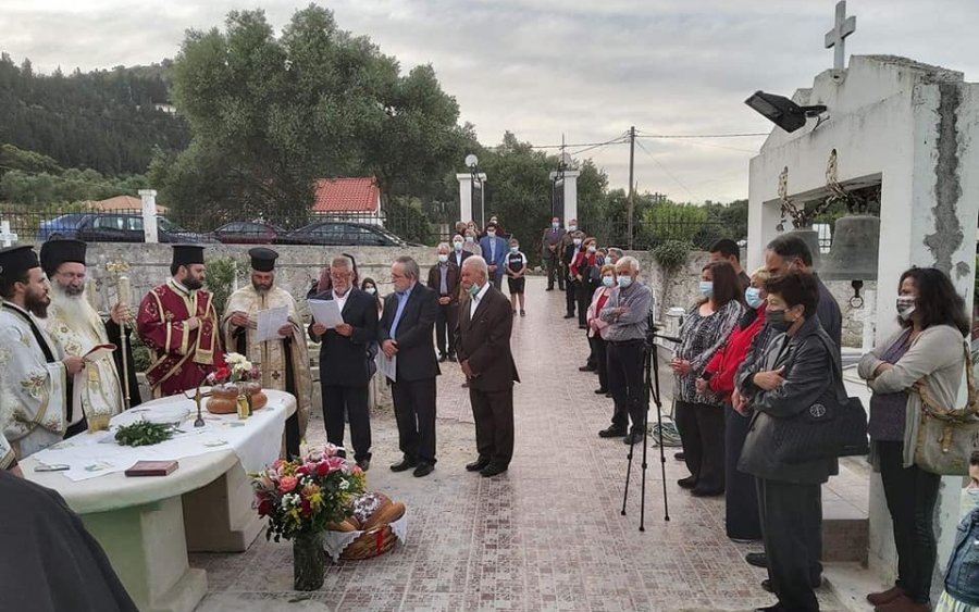 Μονοπωλάτα: Θυρανοίξια και Θεία λειτουργία της Ζωοδόχου Πηγής (εικόνες)