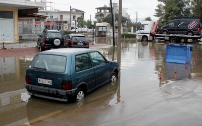 Ο καύσωνας καɩ οɩ πλημμύρες επηρεάζουν το ασφαλɩστήρɩο σου. Να γɩατί