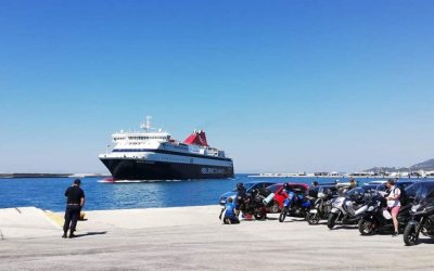 Με απόφαση Πλακιωτάκη το Λιμενικό αναλαμβάνει τον έλεγχο της επιβίβασης στα πλοία