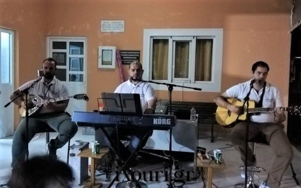 "Κάηκε το πελεκούδι" από την Ελληνική βραδιά στα Μονοπωλάτα (εικόνες)