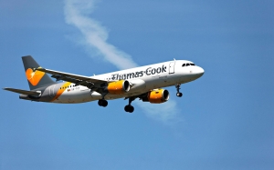 Αγωνιώδεις προσπάθειες για τη διάσωση της Thomas Cook