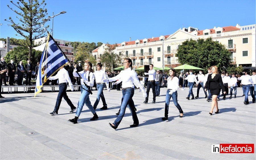 Μας γέμισαν αισιοδοξία! - Παρέλασαν τα νιάτα στο Αργοστόλι για την επέτειο της 28η Οκτωβρίου! (εικόνες/video)