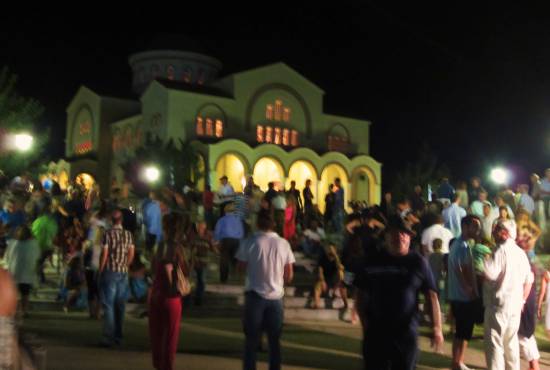 Η Κεφαλονιά γιορτάζει τον πολιούχο της: Εικόνες από τον Αγιο Γεράσιμο (βράδυ παραμονής)