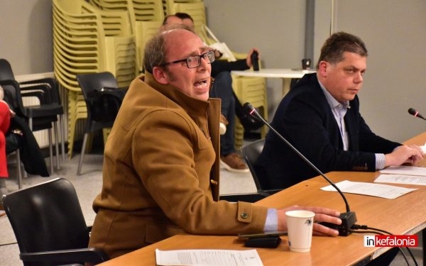 Ανουσάκης σε ''παράκρουση''! Με τσαμπουκά και εκβιαστικά, διέλυσε την 1η ειδική συνεδρίαση Λογοδοσίας Δημοτικής Αρχής Αργοστολίου