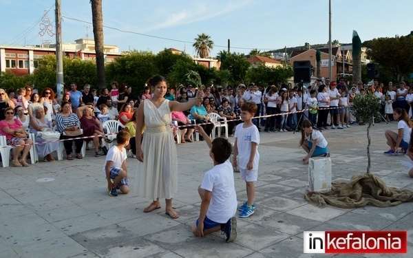 Αύριο η «14η Παραστασιάδα Παραδοσιακού Χορού» στο Αργοστόλι