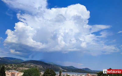 Κεφαλονιά: Έντονες τοπικές καταιγίδες στην Λειβαθώ - Σύννεφο "μανιτάρι" πάνω από την περιοχή (εικόνα)