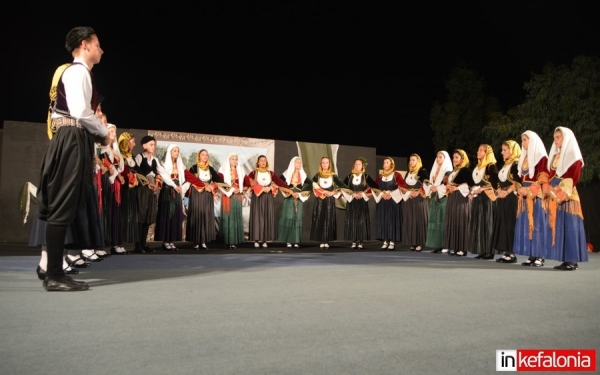 Εντυπωσίασε το κοινό η παραδοσιακή χορευτική εκδήλωση του ''Μπάλλου'' (εικόνες/video)