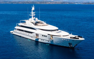 “Persefoni I”: Το γιοτ Έλληνα μεγιστάνα αρόδο στο Βαθύ Ιθάκης