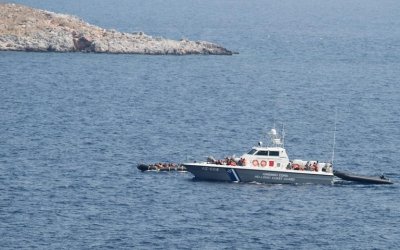 Ενας νεκρός, 24 διασωθέντες, πιθανόν 3 αγνοούμενοι πρόσφυγες στη Λέσβο