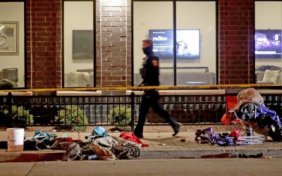 Ουισκόνσιν: 5 νεκροί και 40 τραυματίες σε Χριστουγεννιάτικη παρέλαση – Ράπερ παρέσυρε με το αυτοκίνητο παιδιά