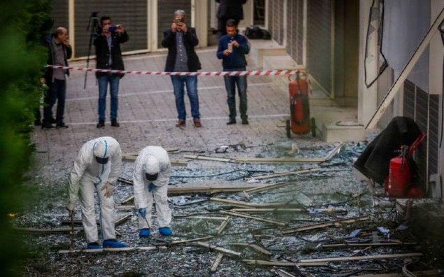 Βόμβα στο ΣΚΑΪ -Πάνω από 6 κιλά εκρηκτικών, άνοιξε κρατήρας, μεγάλες ζημιές [εικόνες]