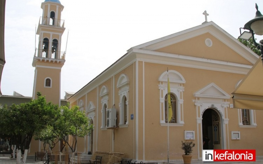 Άνοιξαν οι εκκλησίες - Χτύπησαν χαρμόσυνα οι καμπάνες στον Αγιο Σπυρίδωνα Αργοστολίου! (εικόνες + video)