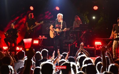 Οι ΠΥΞ ΛΑΞ μάγεψαν το κοινό της Κεφαλονιάς που πλημμύρισε το ΔΑΚ Αργοστολίου