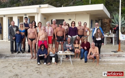 Την πίτα τους έκοψαν οι τολμηροί χειμερινοί κολυμβητές στον Πλατύ Γιαλό (εικόνες)