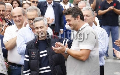 Η πρώτη δημόσια εμφάνιση του Μιχάλη Λεμπιδάκη - Επέστρεψε στο εργοστάσιό του (εικόνες)