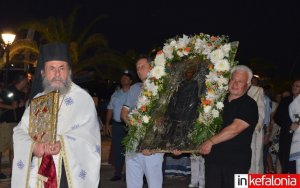 Με κατάνυξη και πλήθος πιστών η λιτανεία του Άγιου Σπυρίδωνα προς τιμήν των θυμάτων των σεισμών του 1953