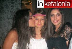 Κορίτσια για φίλημα στο Baroque!