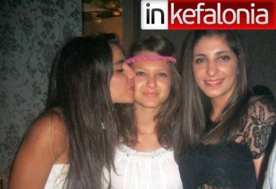 Κορίτσια για φίλημα στο Baroque!