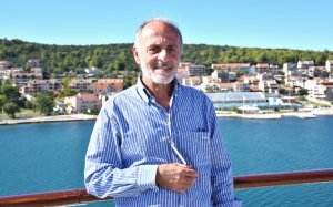 Νίκος Κουρκουμέλης απαντά σε Παρίση: ''Δεν συχνάζουμε στα ίδια μέρη''