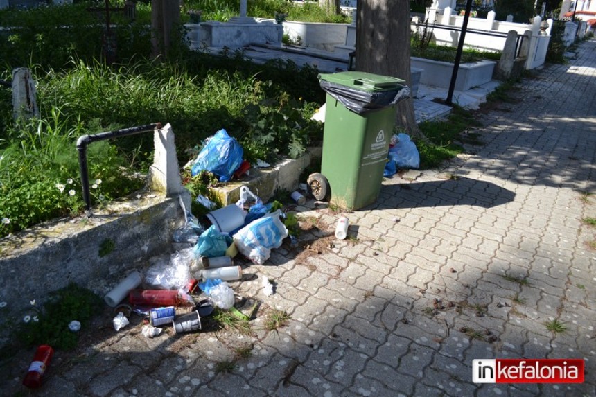 Ξεχειλίζει... από εγκατάλειψη το Νεκροταφείο Ληξουρίου