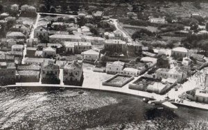 Ένα από τα ιταλικά υδροπλάνα προσεγγίζει την προβλήτα του λιμανιού στο Αργοστόλι στις 30/4