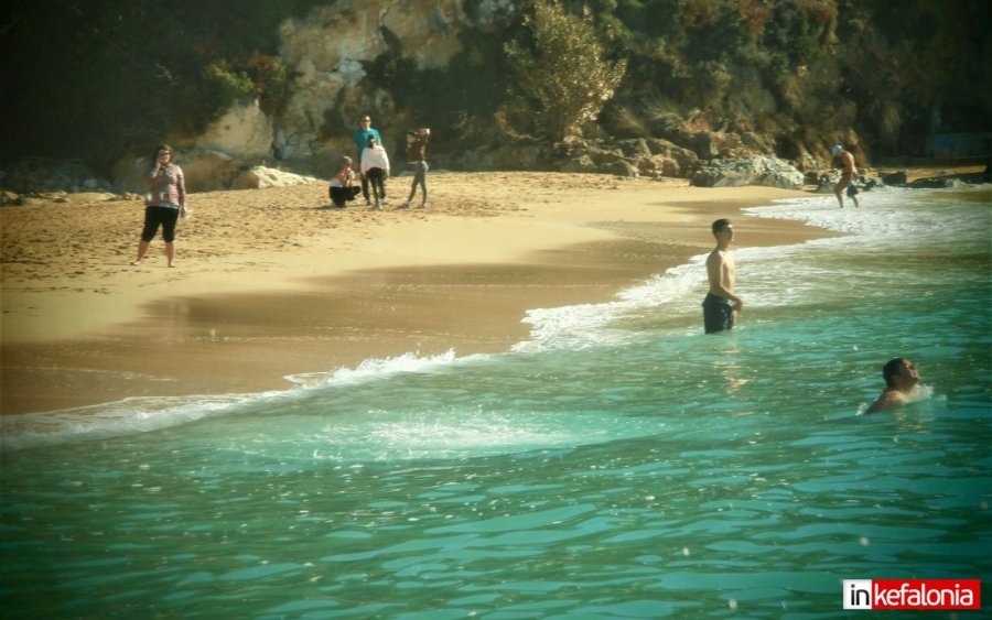 Πρωτοχρονιά στις παραλίες για τους Κεφαλονίτες! (εικόνες)