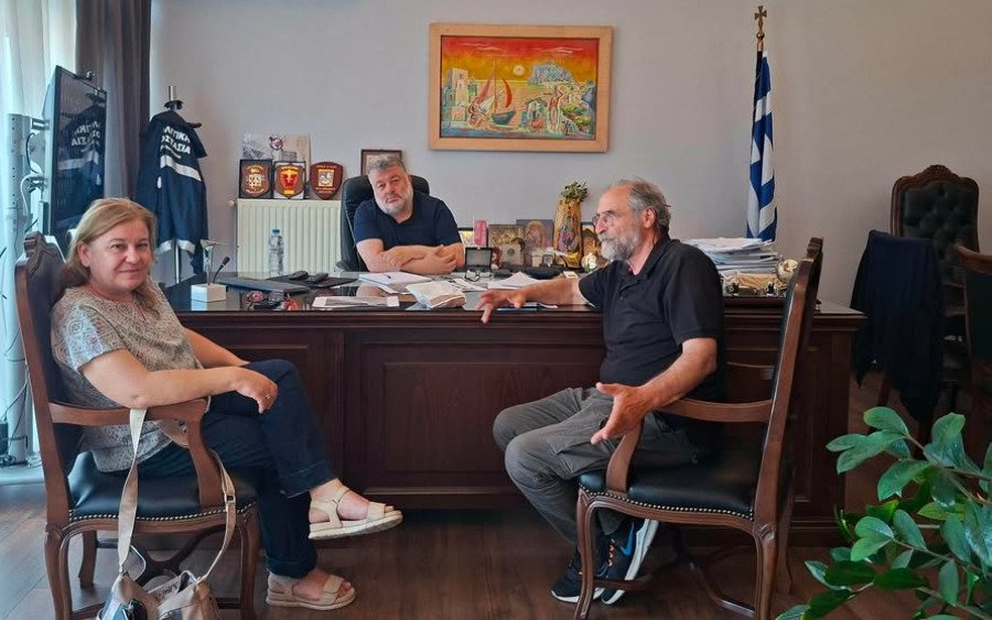 Συνάντηση με τον Δήμαρχο Αργοστολίου για τα προβλήματα της Θηνιάς και τον σχεδιασμό παρεμβάσεων