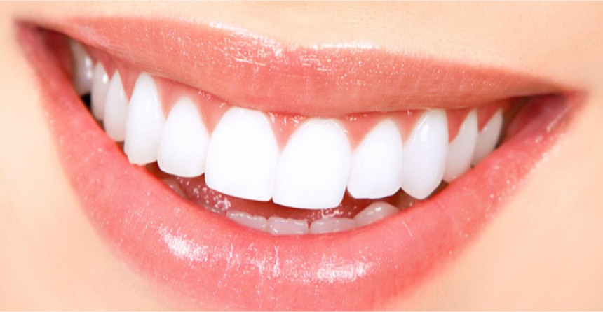 Αυτές είναι οι 5 τροφές που κάνουν τα δόντια πιο λευκά