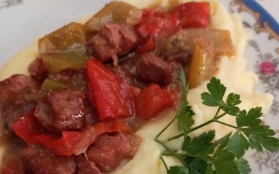 Φανταστικές μπουκίτσες χοιρινού με πιπεριές Φλωρίνης