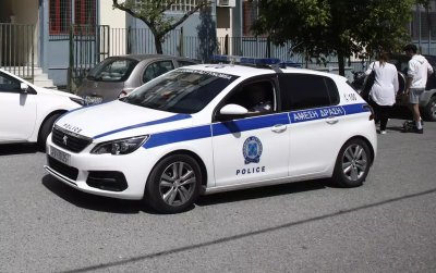 Κέρκυρα: Μια 22χρονη έσπασε δυο βιτρίνες καταστημάτων μέσα σε σχεδόν 8 ώρες και έκλεψε αντικείμενα