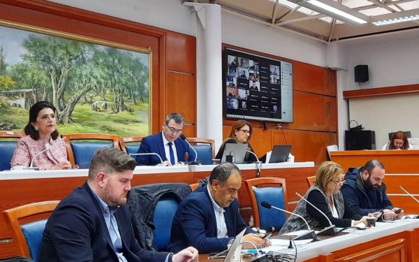Ρόδη Κράτσα για Γαλιατσάτο: «Άσχετος & επικίνδυνος ο τέως Περιφερειάρχης»