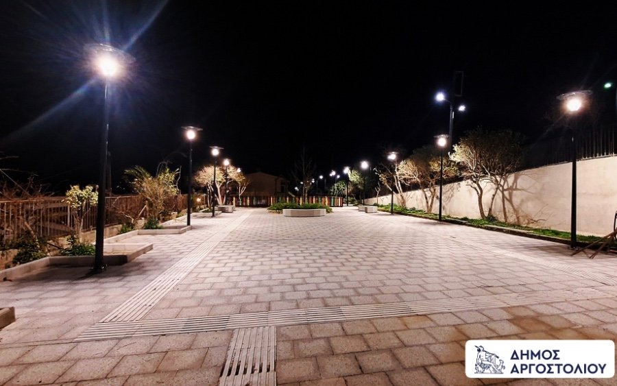 Αναβαθμίζονται οι Εργατικές Κατοικίες - Φωτίστηκαν δυο πλατείες από τον Δήμο Αργοστολίου