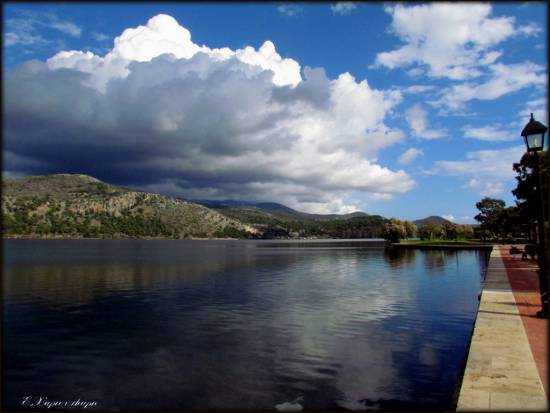 Τα σύννεφα &quot;ζωγραφίζουν&quot; το Αργοστόλι