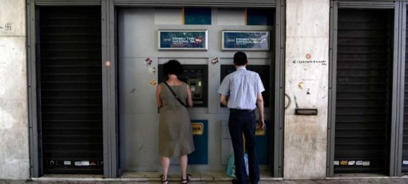 Capital controls επ' αόριστον: Μακρύς & δύσβατος ο δρόμος για την άρση τους