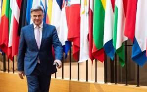 Φαραντούρης προς Μητσοτάκη: Αναλάβετε πρωτοβουλίες για τις σφαγές στη Συρία