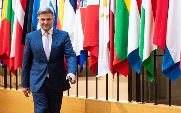 Φαραντούρης προς Μητσοτάκη: Αναλάβετε πρωτοβουλίες για τις σφαγές στη Συρία