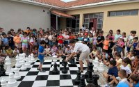 Το 2ο Δημοτικό Σχολείο Ληξουρίου απέκτησε επιδαπέδιο σκάκι εξωτερικού χώρου (εικόνες)