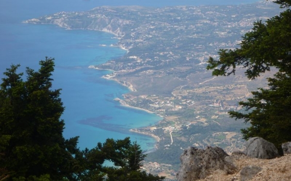 Παράταση απαγόρευσης κυκλοφορίας και παραμονής εκδρομέων στον Αίνο